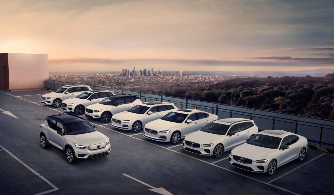 Diversos vehicles aparcats de la gamma Volvo, empresa que canviarà la seva estructura de la direcció executiva
