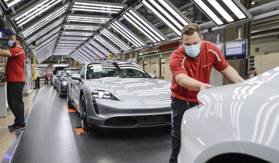 Les fàbriques de Porsche tornen paulatinament a l'activitat